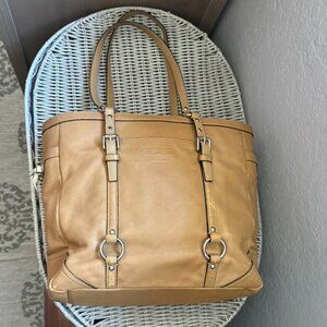Elegant Tan Leather Tote Bag